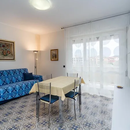 Central Sestri 1+1/2 Bedrooms Apartahotel Sestri Levante