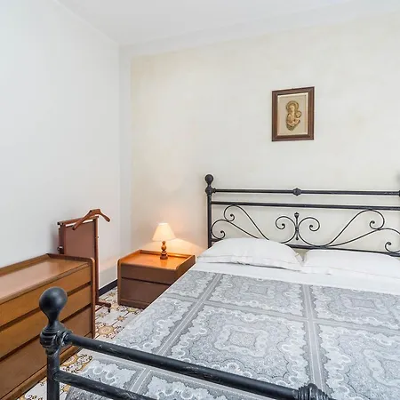 Central Sestri 1+1/2 Bedrooms