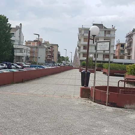 Central Sestri 1+1/2 Bedrooms *