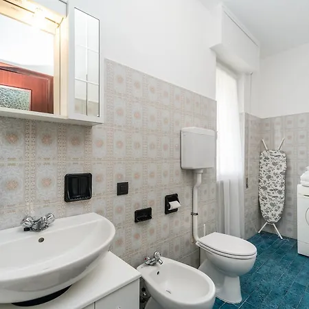 Central Sestri 1+1/2 Bedrooms Apartahotel