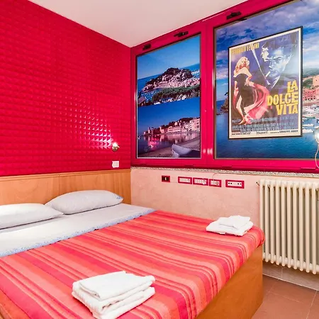 Central Sestri 1+1/2 Bedrooms Apartahotel *