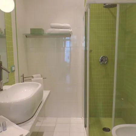 Central Sestri 1+1/2 Bedrooms *