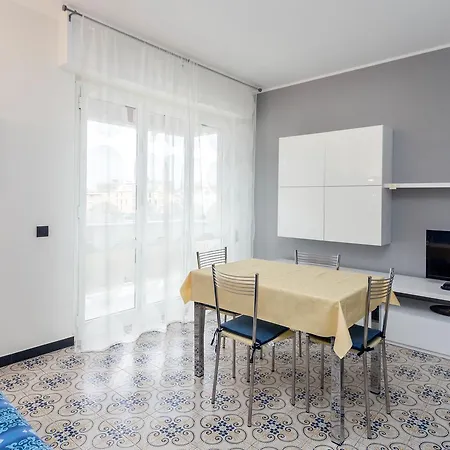 Central Sestri 1+1/2 Bedrooms Aparthotel
